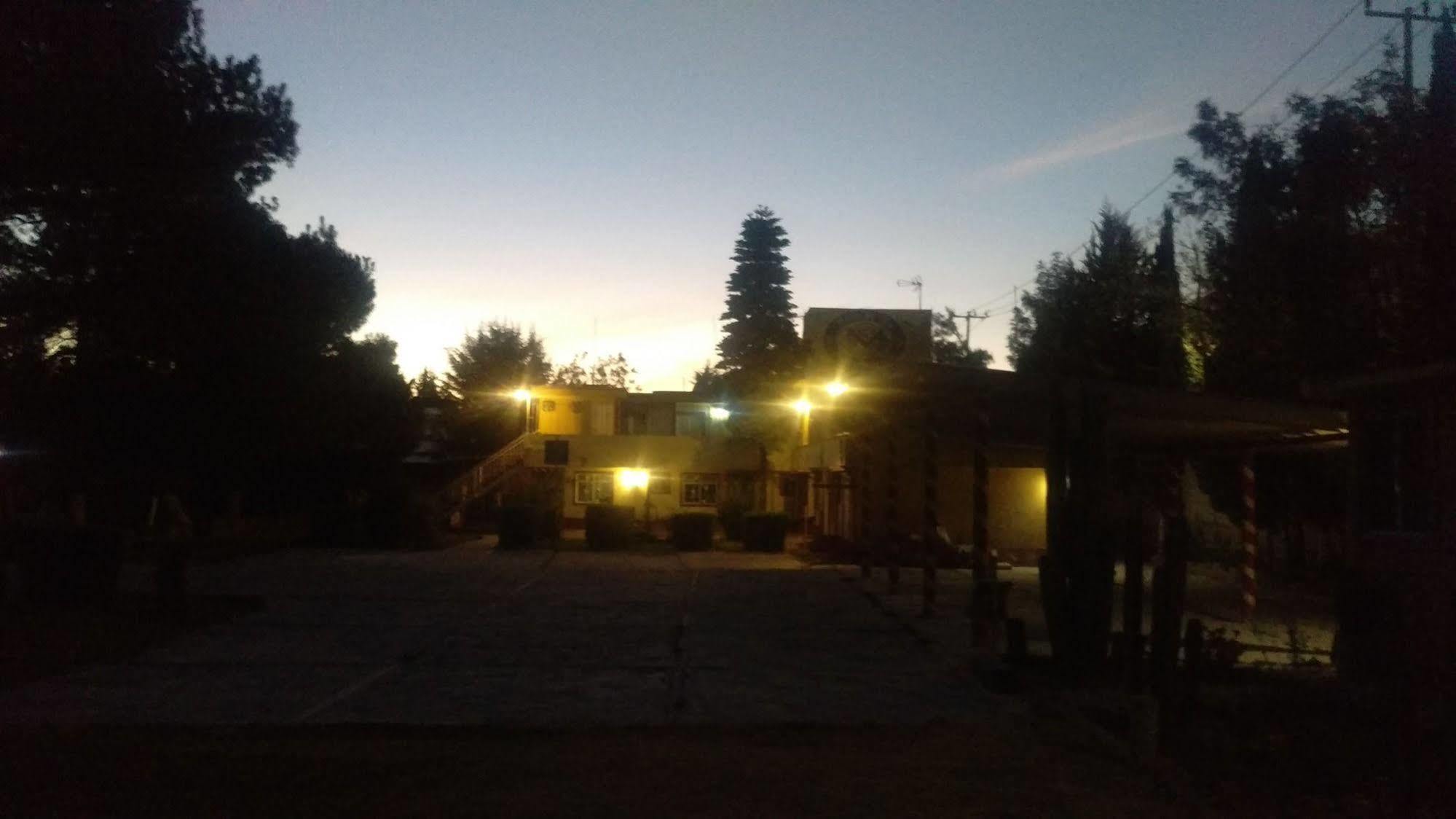 מלון Tepoztlán Ayenda Meson Del Rio מראה חיצוני תמונה